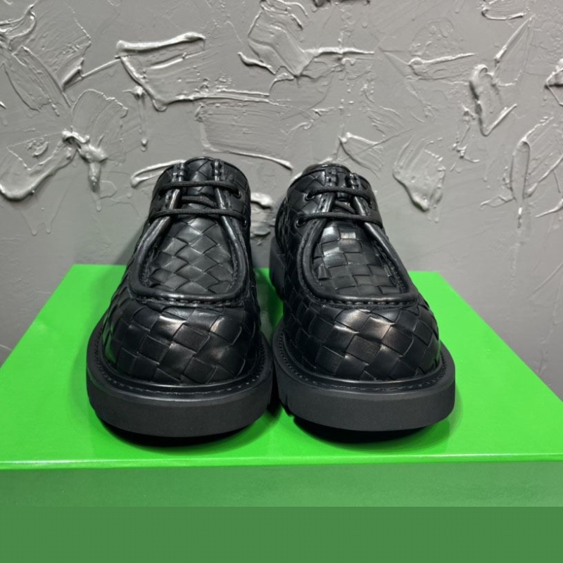 bo*te*ga Ve*ne*ta leather shoes
